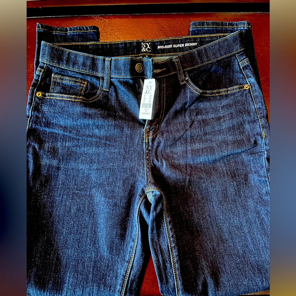 NWT Mid-Rise Super Skinny New York & Company Jeans